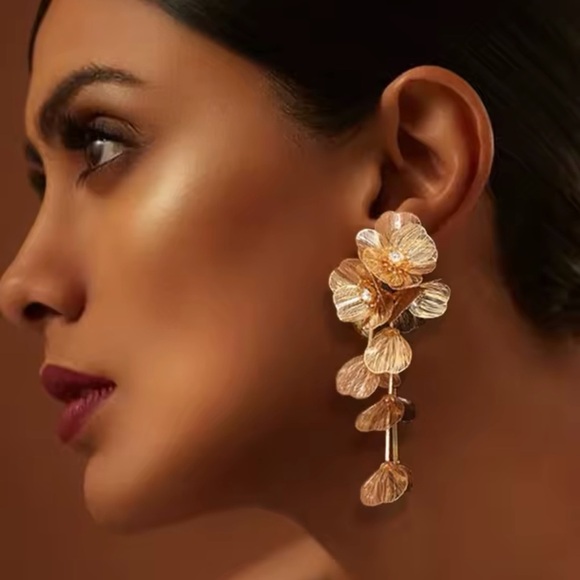 Zara Kate Middleton Famous Cascading Floral Earrings - Picture 13 of 16